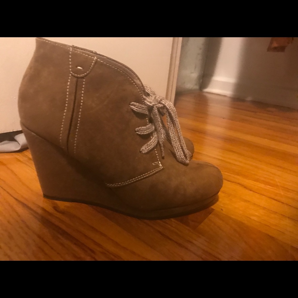 Wedged light brown shoes